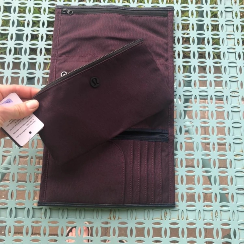 Lululemon Test of Time Travel Wallet - PLAA - Picture 4 of 6